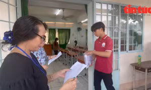 Thí sinh tự tin bước vào bài thi môn tổ hợp kỳ thi tốt nghiệp THPT 2024