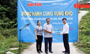 Chương trình 'Đồng hành cùng vùng khó' của báo Tin tức đến với xã biên giới tỉnh Hà Giang