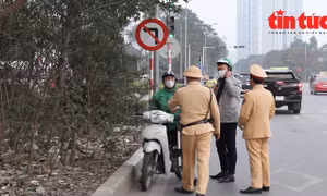 Quyết liệt xử lý hành vi đi ngược chiều trên đường phố Hà Nội