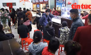 Giá vàng ngày 2/3/2024 lập đỉnh mọi thời đại, người dân xếp hàng dài chờ giao dịch