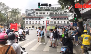 Hà Nội: Đèn tín hiệu dành riêng cho người đi bộ chưa phát huy hết hiệu quả