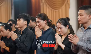 Người dân bày tỏ sự tiếc thương Nhà lãnh đạo cao nhất của Đảng theo nhiều cách riêng