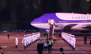 Video Tổng thống Mỹ Donald Trump đến Hà Nội