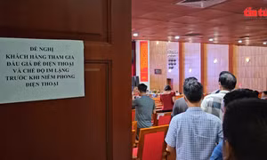 Hà Nội: Thức nguyên đêm chờ đấu giá, giá đất trúng cao hơn 18 lần giá khởi điểm 