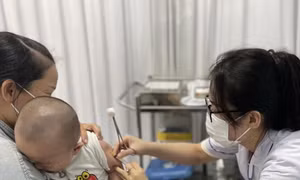 Nguy cơ bùng phát dịch bệnh sởi, TP Hồ Chí Minh khuyến cáo đưa trẻ đi tiêm vaccine phòng bệnh