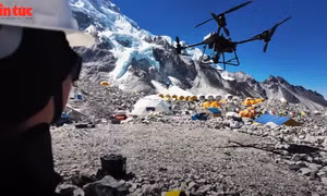UAV đầu tiên trên thế giới giao hàng thành công lên đỉnh Everest