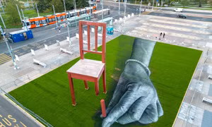 Bích họa khổng lồ kêu gọi thế giới không vũ khí