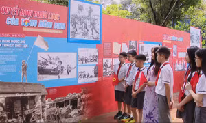 Bài học lịch sử từ triển lãm 'Con đường thống nhất' tại Di tích Cách mạng Nhà và Hầm D67