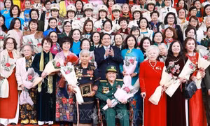 Phụ nữ Việt Nam: Anh hùng, bất khuất, trung hậu, đảm đang