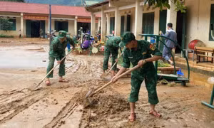 Nhiều trường ở các tỉnh 'tâm lũ' đón học sinh trở lại