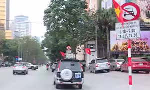 Hà Nội tạm dừng cấm taxi ở 9 tuyến phố