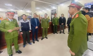 Nghệ An bắt nhiều cán bộ và nhân viên Trung tâm đăng kiểm