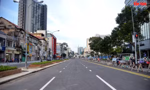 TP Hồ Chí Minh: Đường Lê Lợi dần lộ diện sau 8 năm rào chắn thi công metro