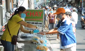 Những suất ăn miễn phí cho người nghèo trong mùa dịch COVID-19