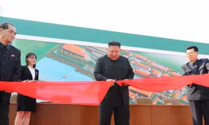 Hình ảnh Chủ tịch Triều Tiên dự Lễ khánh thành nhà máy ngày 1/5/2020