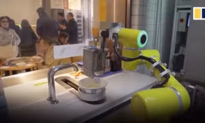 Robot nấu ăn không thua kém đầu bếp tại nhà hàng ở Trung Quốc