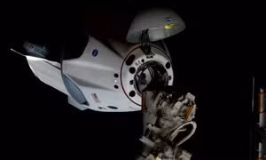 Tàu vũ trụ Crew Dragon 'cập bến' trạm ISS