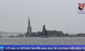 Cô gái 16 tuổi bơi thuyền vượt Đại Tây Dương