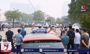 Ùn tắc ngay sau khi Trung tâm đăng kiểm hoạt động trở lại