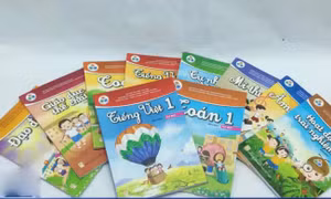 Bộ Giáo dục có nên làm sách giáo khoa?