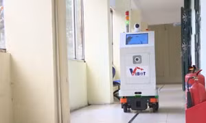 Robot phục vụ trong khu cách ly