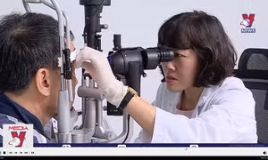 Đau mắt đỏ tăng đột biến ở trẻ em