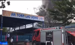 Cháy kho gỗ bên cạnh cơ sở kinh doanh gas tại Đà Nẵng