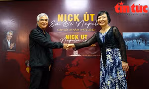 Nick Út và 'Em bé Napalm' lần đầu gặp gỡ tại Việt Nam