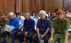 Nguyên Tổng giám đốc Ngân hàng Đông Á tiếp tục hầu tòa