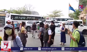 Khách quốc tế đến Việt Nam giảm so với tháng trước