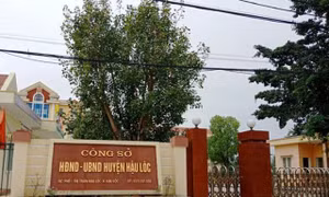 Bắt quả tang Phó Chủ tịch UBND huyện đánh bạc trong phòng làm việc