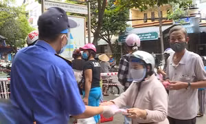 Từ tâm điểm Đà Nẵng: Đi chợ tem phiếu thời COVID-19