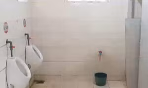 Thực trạng nhà vệ sinh công cộng tại Hà Nội và TP Hồ Chí Minh