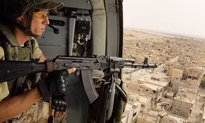 Cận cảnh trực thăng chở binh sĩ Nga hạ cánh, tiếp quản căn cứ Mỹ tại Syria