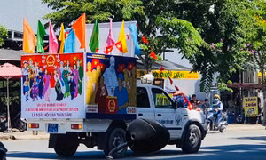 TP Hồ Chí Minh rực rỡ cờ đỏ sao vàng chào mừng ngày bầu cử 23/5