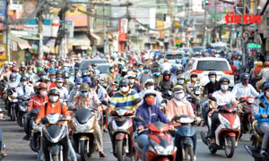 Người dân TP Hồ Chí Minh bắt nhịp trở lại sau 3 tuần giãn cách xã hội