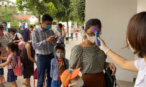 Học sinh mầm non và tiểu học ở Hà Nội trong ngày đầu trở lại trường