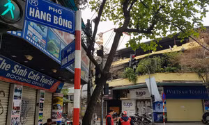 Nhiều hộ kinh doanh ở phố cổ Thủ đô chủ động đóng cửa để phòng dịch COVID-19
