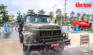 Cận cảnh dàn xe đặc chủng khử trùng tại Bệnh viện K cơ sở Tân Triều