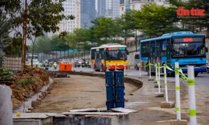 Hà Nội: Rào chắn thi công 2 cầu vượt thép trị giá 340 tỷ đồng tại nút giao Mai Dịch