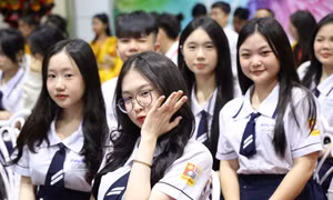 TP Hồ Chí Minh: Học sinh phấn khởi chào đón năm học mới