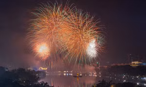 Hà Nội rực rỡ pháo hoa chào Năm mới 2025