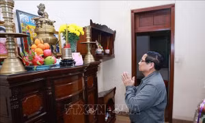 Thủ tướng Phạm Minh Chính dâng hương cố Thủ tướng Phan Văn Khải