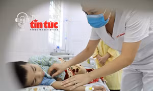 Chăm sóc trẻ nhỏ mắc sốt xuất huyết đúng cách