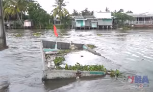 Sạt lở nhấn chìm nhà dân ở Cần Thơ 