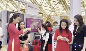 100.000 đồng và niềm tự hào về Tổ quốc