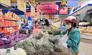 Người dân chi tiêu tiết kiệm dịp Tết