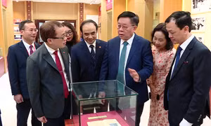 Đồng chí Nguyễn Trọng Nghĩa thăm Trường Đại học Y Hà Nội