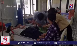 Cảnh báo an toàn vệ sinh thực phẩm nơi cổng trường