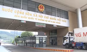 Quyết liệt chống buôn lậu ngay từ biên giới